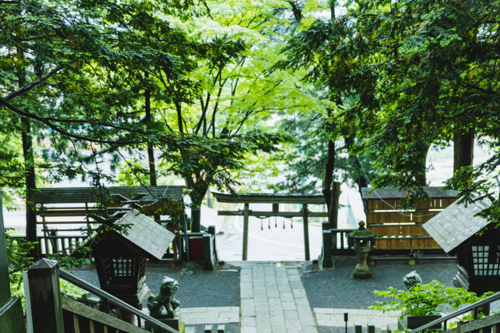 手長神社（徒歩10分）